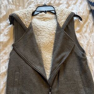 Mystree Cream + Grey Sherpa Vest